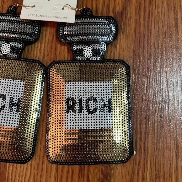 Earrings - Picture 3 of 4